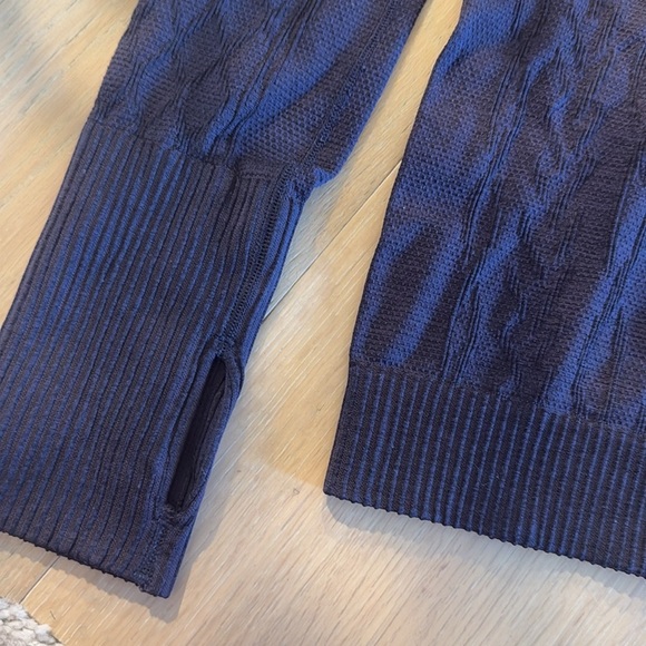Lululemon Rest Less Pullover Navy Blue Textured Baselayer thumbholes long sleeve - Picture 3 of 7